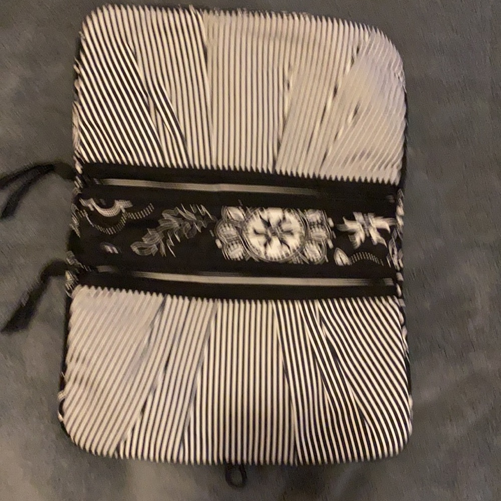 Thirty one jewelry bag